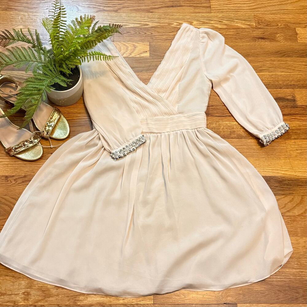Minuet Women’s Medium Taupe Chiffon Pleated Long Sleeve V-neck Beaded Mini Dress